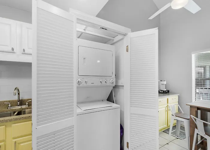 Apartment Beachfront Escape With Pool, Switch, And Karaoke *