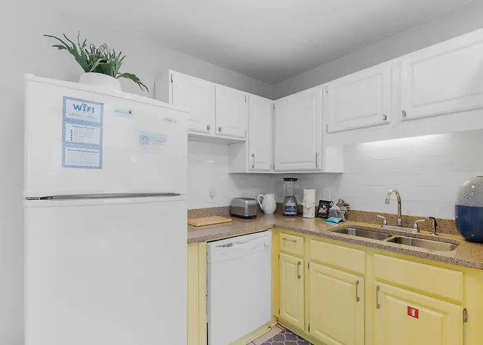 Apartment Beachfront Escape With Pool, Switch, And Karaoke