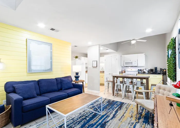Apartment Beachfront Escape With Pool, Switch, And Karaoke Gulf Shores